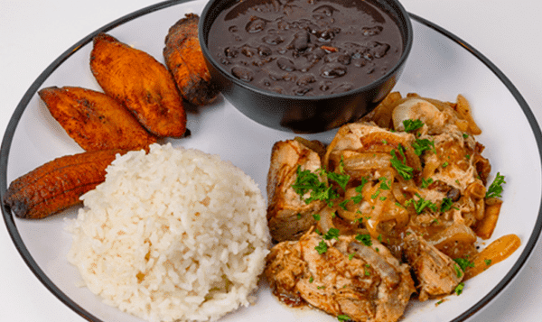 Plato entree with mojo chicken